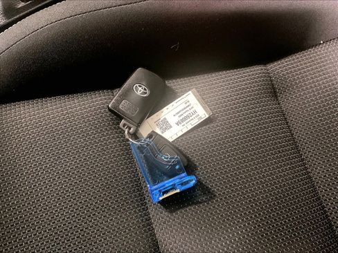 Used 2018 Toyota RAV4 XLE image 31