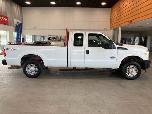 Used 2011 Ford F250 XL w/ FX4 Off Road Pkg AWD/4WD image 4