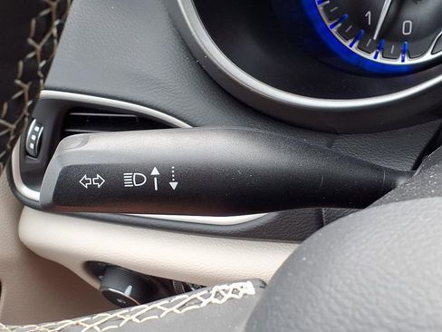 Used 2024 Chrysler Pacifica Touring-L image 22