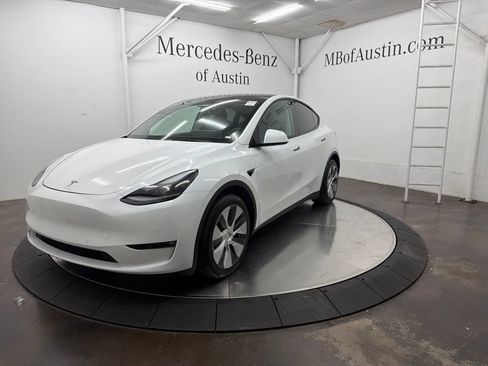 Used 2022 Tesla Model Y Long Range AWD/4WD image 3