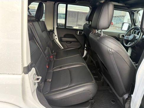 Used 2022 Jeep Wrangler Unlimited Sahara w/ Cold Weather Group AWD/4WD image 19