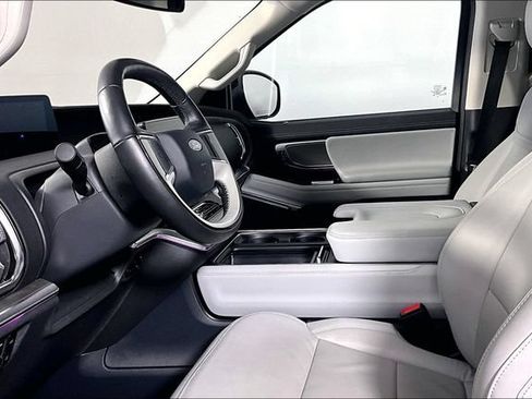 Used 2025 Ford Expedition Platinum w/ Driver's Package AWD/4WD image 14