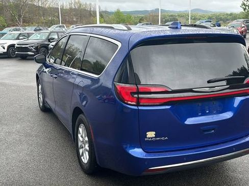 Used 2021 Chrysler Pacifica Touring-L FWD image 5