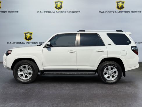 Used 2020 Toyota 4Runner SR5 Premium w/ Moonroof Package RWD image 2