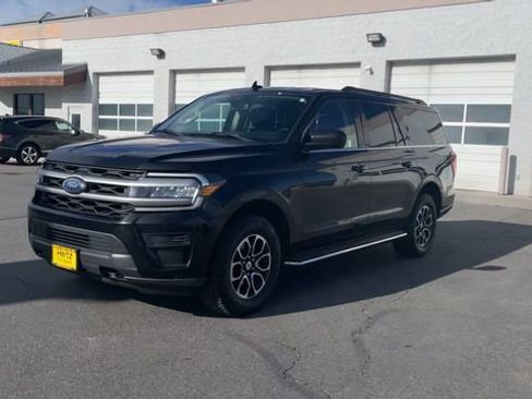 Used 2023 Ford Expedition Max XLT image 5