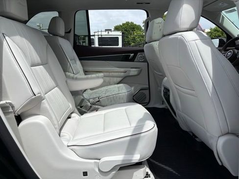 New 2026 Buick Enclave Avenir w/ Super Cruise Package AWD/4WD image 40