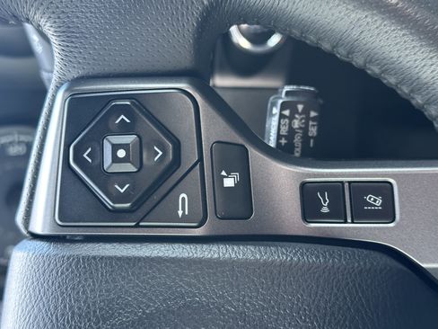 Used 2018 Toyota Tacoma TRD Sport w/ Technology Package image 40