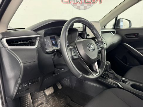 Used 2023 Toyota Corolla Cross LE image 10