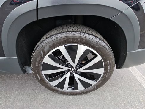 Used 2022 Volkswagen Taos SE FWD image 32