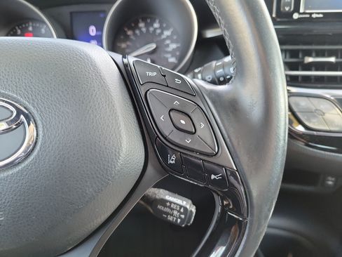 Used 2018 Toyota C-HR XLE FWD image 28