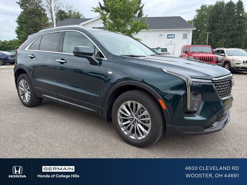 Used 2024 Cadillac XT4 Premium Luxury w/ Active Safety Package FWD image 3