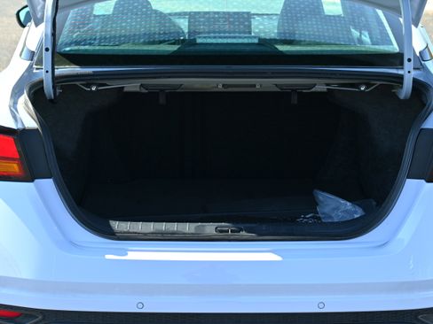 Used 2025 Nissan Altima 2.5 SR w/ SR Premium Package image 32