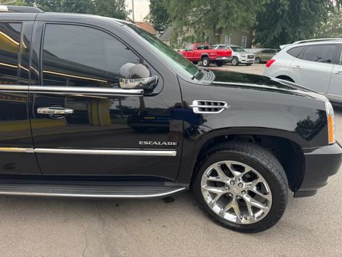 Used 2012 Cadillac Escalade AWD image 11