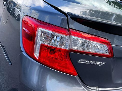 Used 2012 Toyota Camry SE FWD image 32