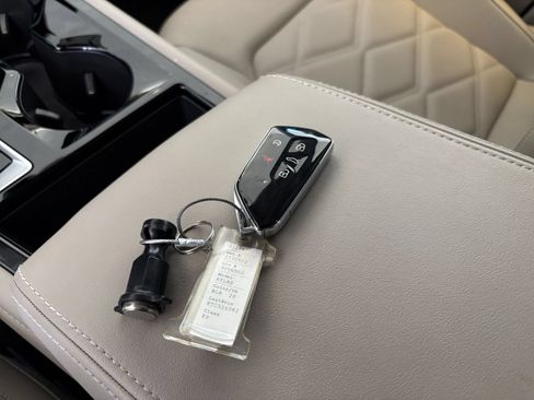 Used 2026 Volkswagen Atlas SE FWD image 17