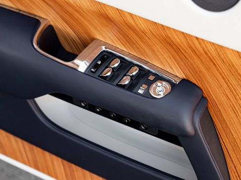 Certified 2016 Rolls-Royce Dawn RWD image 20