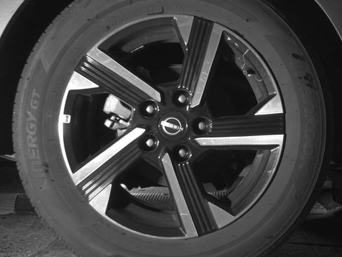 Used 2025 Nissan Sentra SV FWD image 15