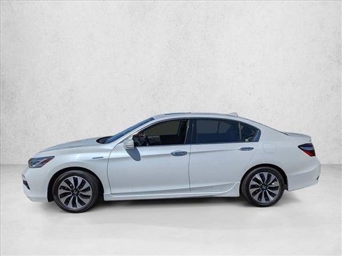 Used 2017 Honda Accord Touring image 8