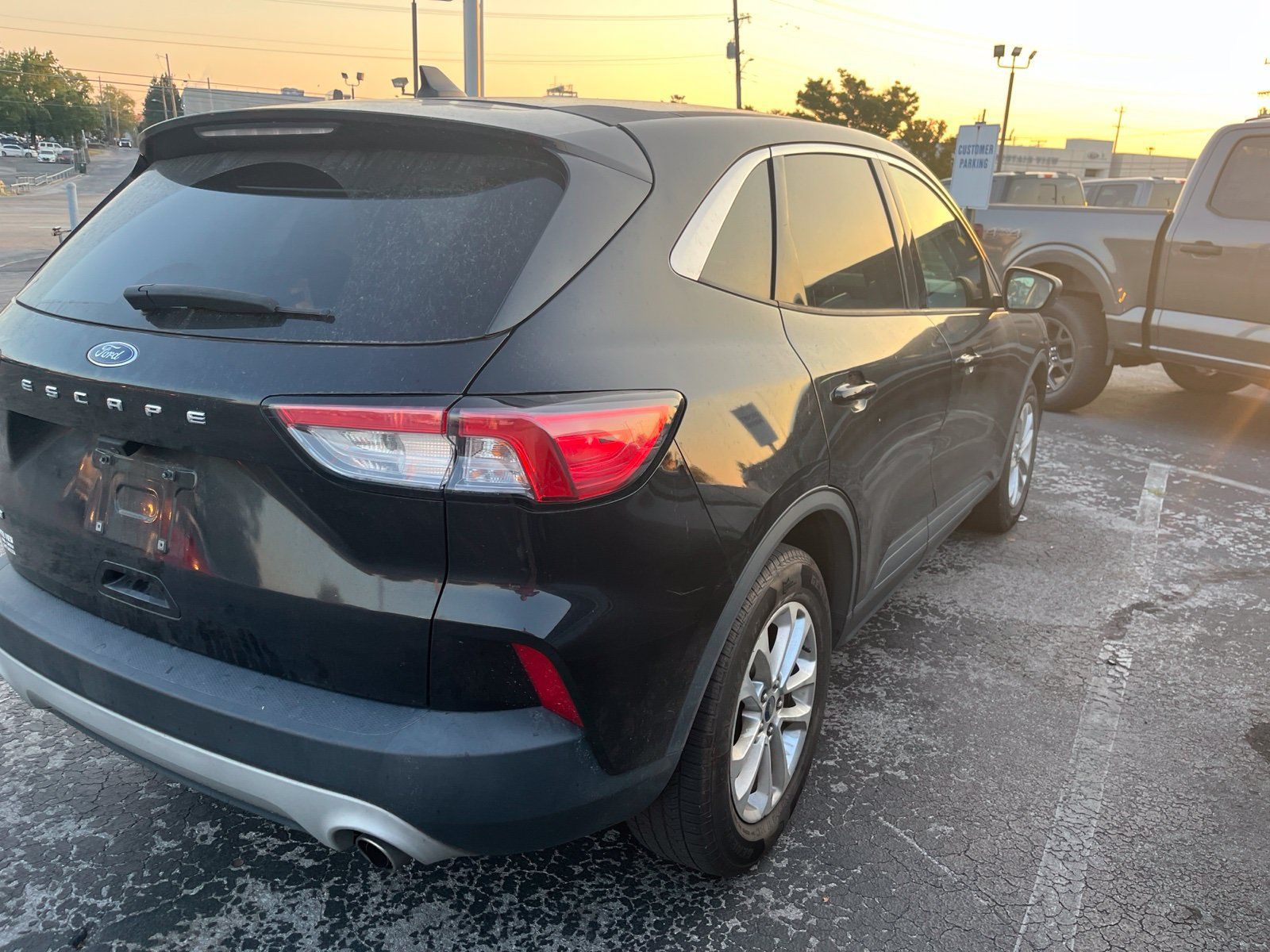 Used 2022 Ford Escape SE w/ Convenience Package FWD image 3