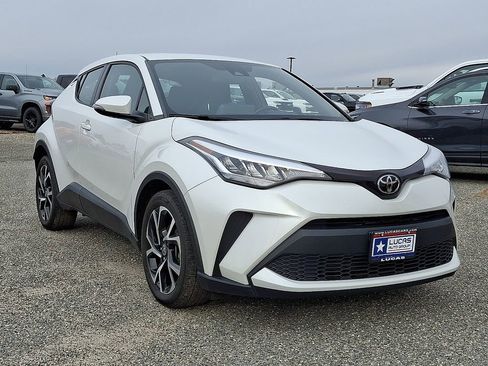Used 2022 Toyota C-HR XLE image 2