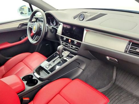 Used 2025 Porsche Macan AWD/4WD image 26