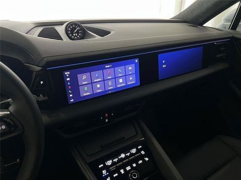 New 2025 Porsche Macan Turbo Electric AWD/4WD image 18