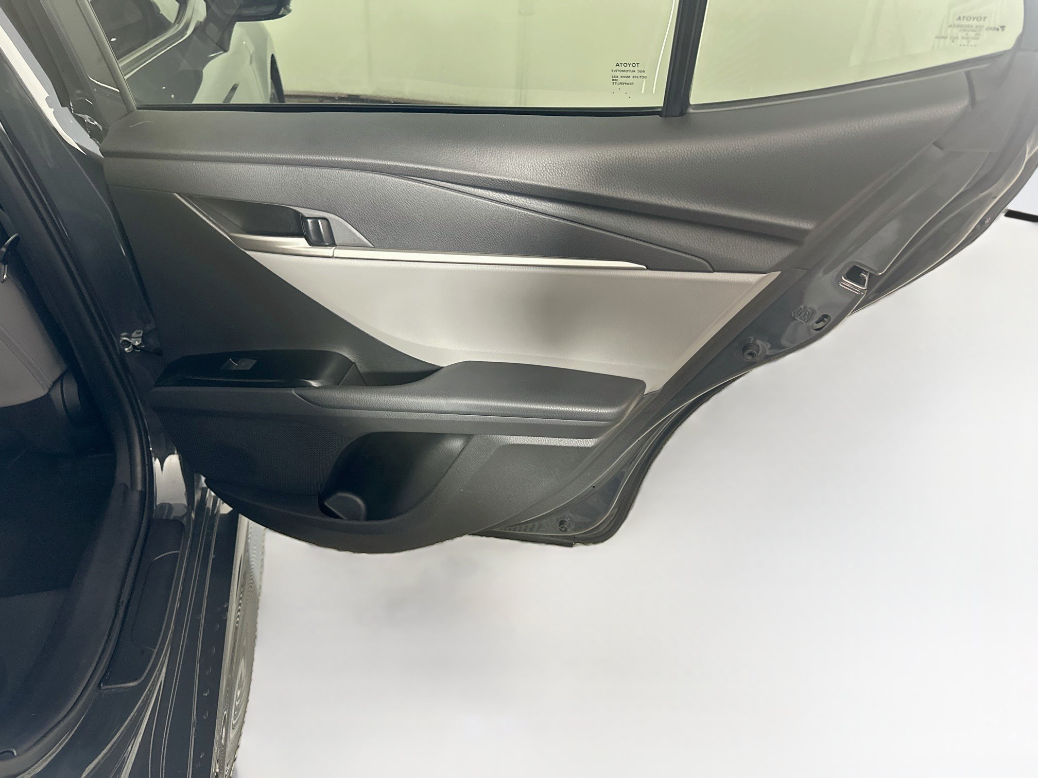Used 2025 Toyota Camry SE FWD image 30