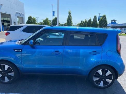 Used 2018 Kia Soul + FWD image 10