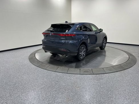 Used 2022 Toyota Venza LE image 6