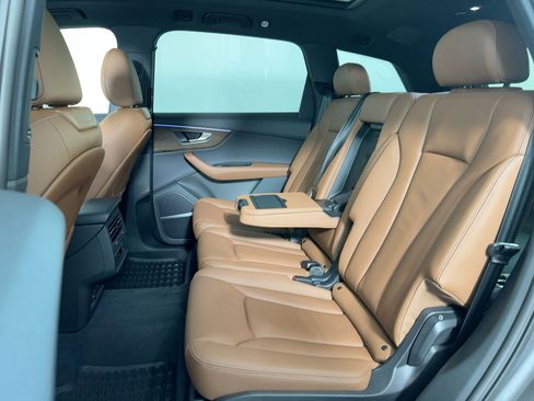 Used 2025 Audi Q7 2.0T Premium w/ Convenience Plus Package image 13