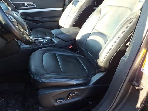 Certified 2017 Ford Explorer XLT w/ Equipment Group 202A image 13