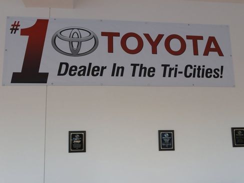 Used 2021 Toyota RAV4 XLE image 13