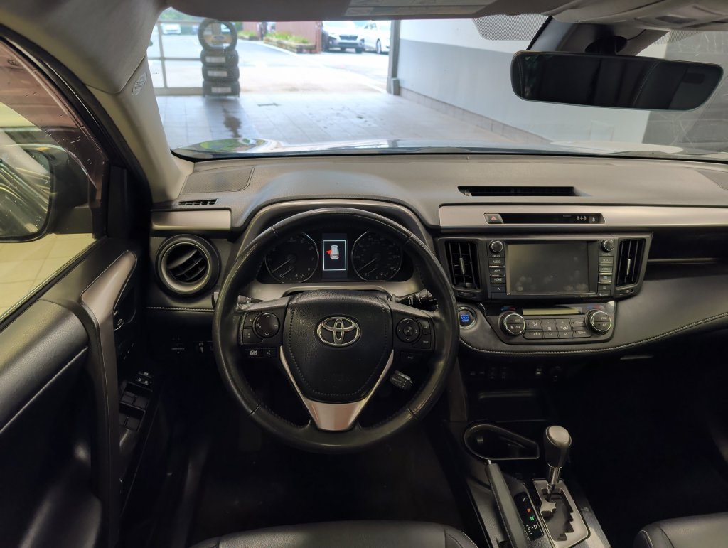 Used 2018 Toyota RAV4 Limited FWD image 16