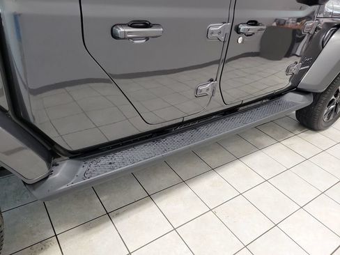 Used 2021 Jeep Gladiator Overland AWD/4WD image 18