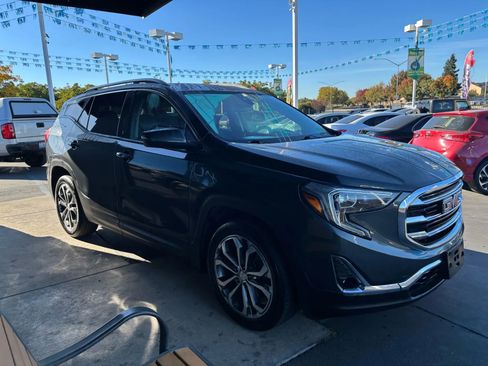 Used 2020 GMC Terrain SLT w/ Preferred Package image 3