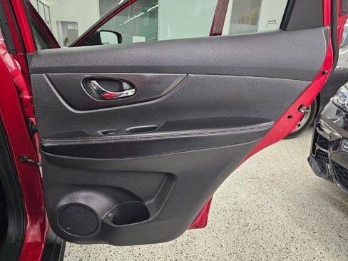 Used 2017 Nissan Rogue SV AWD/4WD image 30