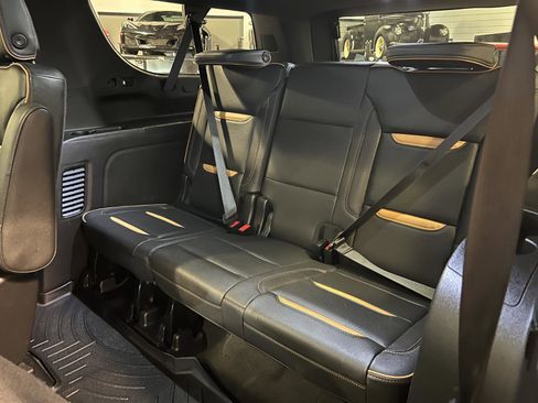 Used 2022 GMC Yukon SLT w/ SLT Luxury Package image 28