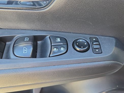 Used 2022 Nissan Kicks SV FWD image 32