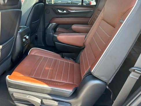 Used 2023 GMC Yukon Denali Ultimate AWD/4WD image 17