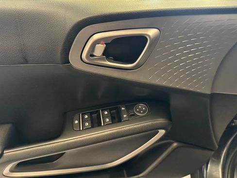 Used 2021 Kia Soul LX FWD image 18