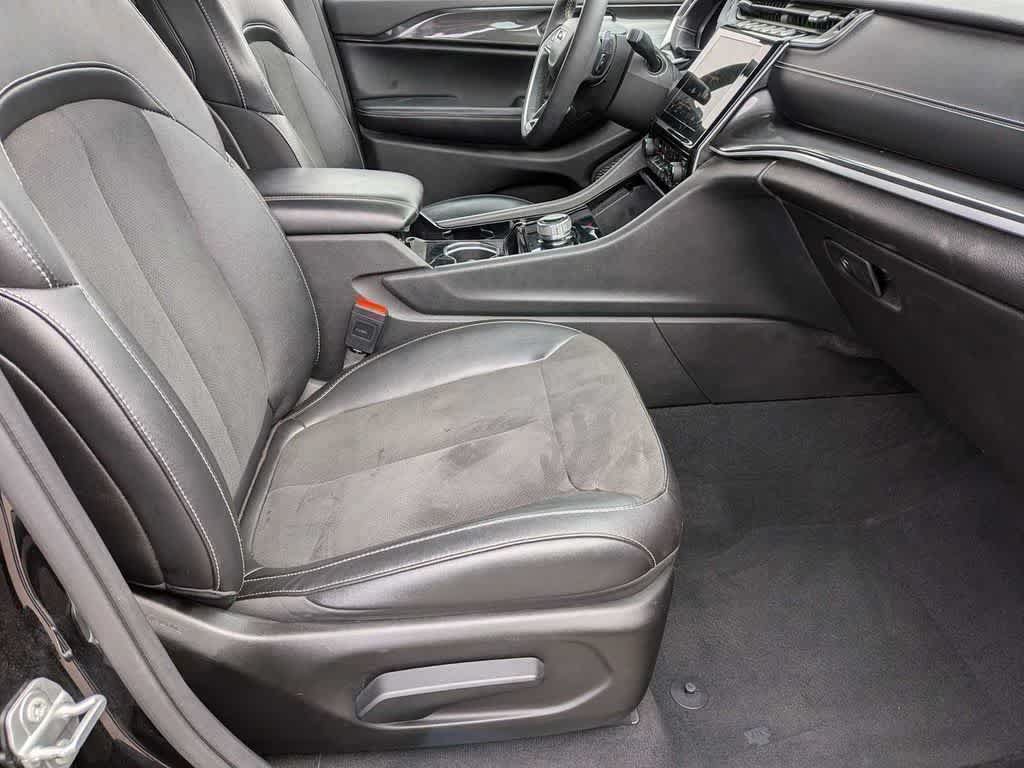 Used 2023 Jeep Grand Cherokee Altitude AWD/4WD image 19