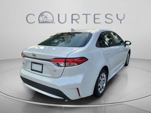 Used 2022 Toyota Corolla LE FWD image 3