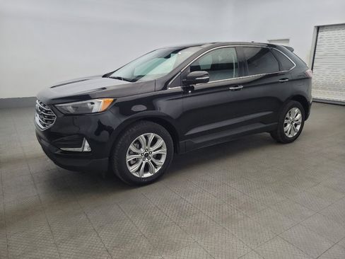 Used 2023 Ford Edge Titanium image 2