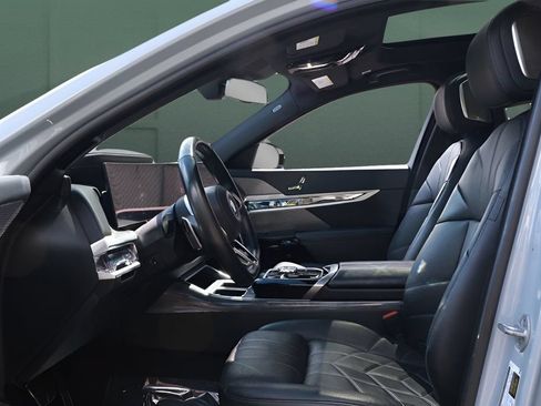 Used 2023 BMW i7 xDrive60 AWD/4WD image 16