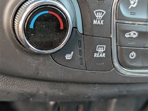 Used 2023 Chevrolet Traverse LT image 17