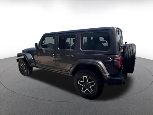 Used 2025 Jeep Wrangler Unlimited Sahara AWD/4WD image 9