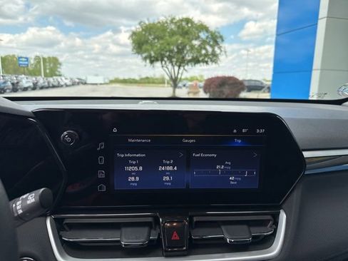 Used 2025 Chevrolet TrailBlazer LT AWD/4WD image 25