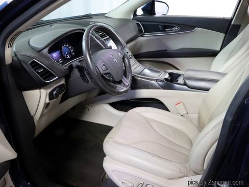 Used 2017 Lincoln MKX Reserve w/ Lincoln MKX Climate Package image 12