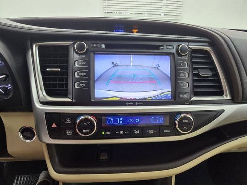 Used 2015 Toyota Highlander XLE FWD image 25