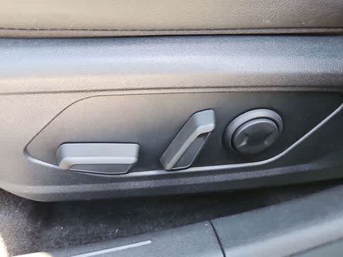 Used 2022 Hyundai Elantra Limited FWD image 15